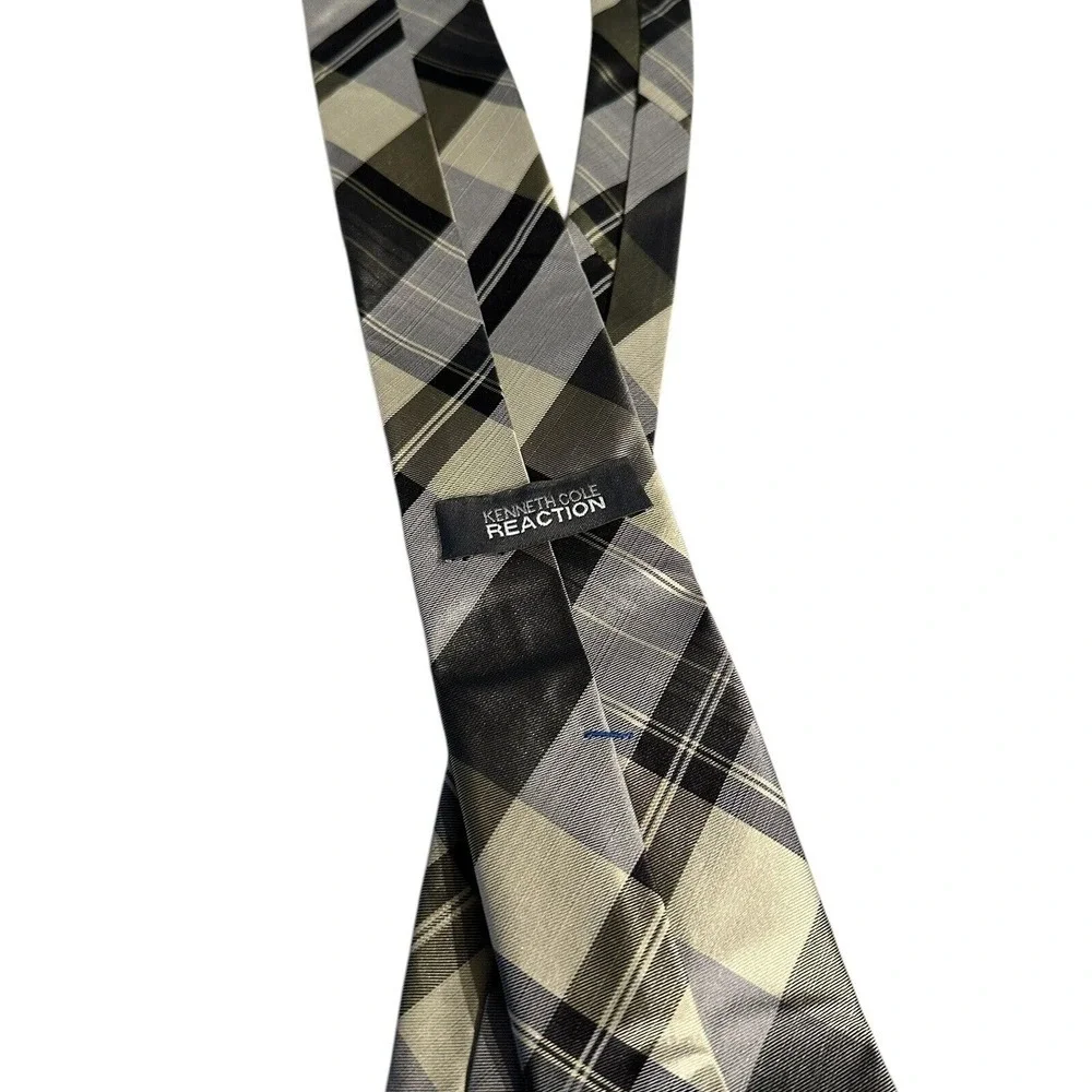 Kenneth Cole Reaction Men's 100% Silk Tie‎ - 56L 3.0W Multi Color Subtle EUC